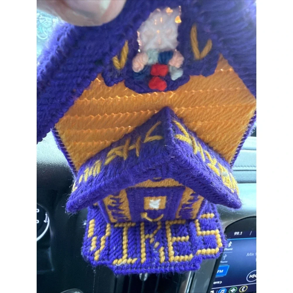Minnesota Vikings Tissue Box Cover House Shaped RARE!